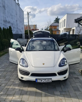 Porsche Cayenne cena 99900 przebieg: 350000, rok produkcji 2011 z Biecz małe 352